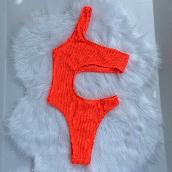 New GUESS Cutout One-Piece Swimsuit XS/S - Picture 3 of 8